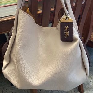 ⏰⏰⏰COACH leather Hobo bag Mspr $695.00